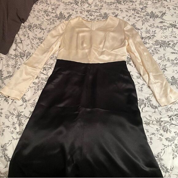 CHANEL BLACK AND WHITE SATIN DRESS - Picture 5 of 12